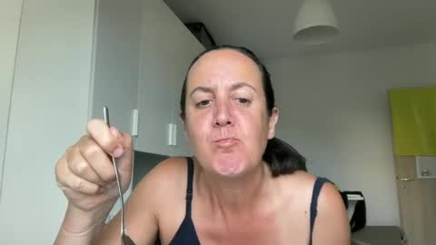 Snapshot of drresa chatting on July 6, 2026, 8:33 am Dr. Resa online show from July 6, 2026, 8:33 am