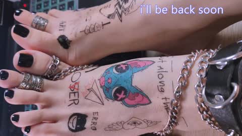 Snapshot of drug_feet chatting on December 25, 2024, 3:49 pm Mistress Lola Slavic witch online show from December 25, 2024, 3:49 pm