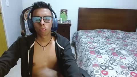 Snapshot of dtwink0310 chatting on November 25, 2025, 2:33 am David online show from November 25, 2025, 2:33 am