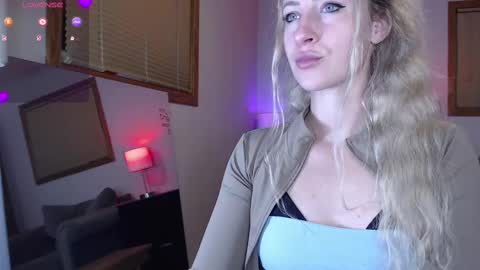 Snapshot of dualipa_unseen chatting on September 9, 2025, 6:02 am dualipa_unseen online show from September 9, 2025, 6:02 am