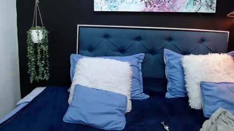 Snapshot of dulce_celeste15 chatting on February 9, 2025, 10:54 pm C E L E S T E online show from February 9, 2025, 10:54 pm