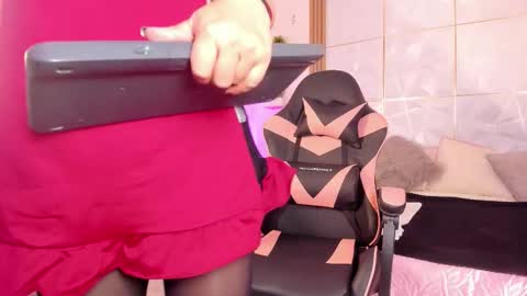   online show from November 10, 2025, 2:27 pm