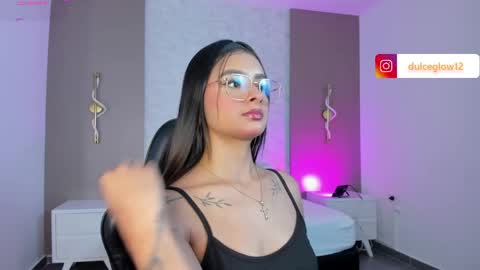 Snapshot of dulce_glow_ chatting on June 8, 2026, 8:09 pm D U L C E online show from June 8, 2026, 8:09 pm