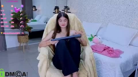 dulce_isabel_ online show from April 23, 2026, 3:52 am