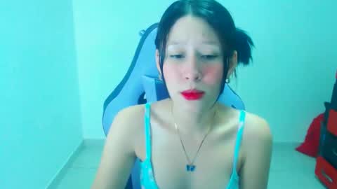 Snapshot of dulce_mauren chatting on December 16, 2025, 6:29 am dulce_mauren online show from December 16, 2025, 6:29 am