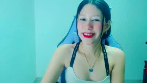 Snapshot of dulce_mauren chatting on December 18, 2025, 6:30 am dulce_mauren online show from December 18, 2025, 6:30 am