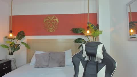 Snapshot of dulce_victoriaa_ chatting on February 25, 2025, 4:10 pm V I C T O R I A online show from February 25, 2025, 4:10 pm