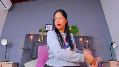 DULCE AURORA online show from April 26, 2026, 10:13 am
