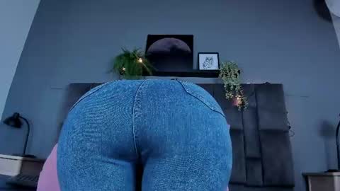 DULCE AURORA online show from June 12, 2026, 2:54 am