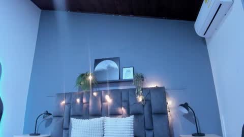 DULCE AURORA online show from June 19, 2026, 2:49 am