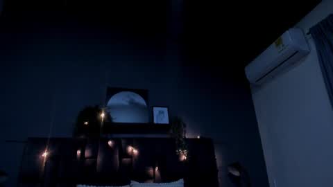 DULCE AURORA online show from June 24, 2026, 2:43 am