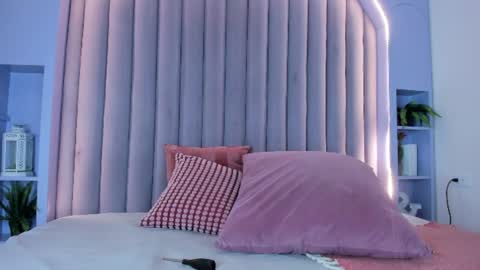 DULCE AURORA online show from July 15, 2026, 2:50 am