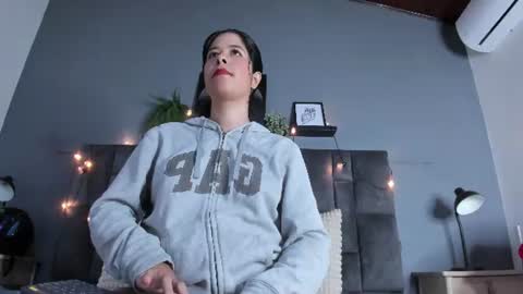 DULCE AURORA online show from July 19, 2026, 10:52 am