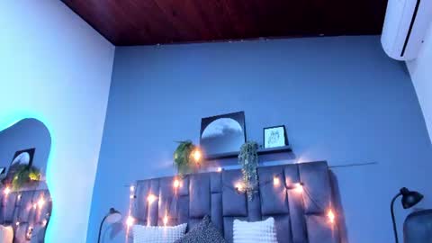 DULCE AURORA online show from July 29, 2026, 2:43 am