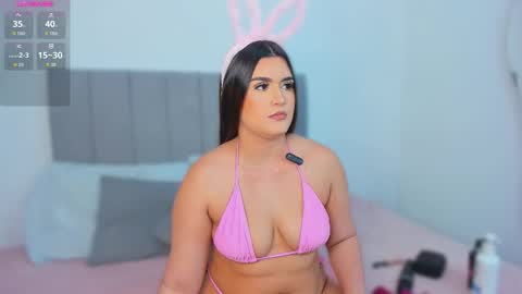 Snapshot of dulcehills_ chatting on October 22, 2025, 3:29 am online show from October 22, 2025, 3:29 am