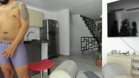 Jlozada05 online show from December 20, 2024, 5:14 am