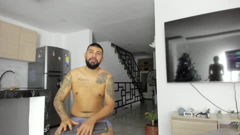 Jlozada05 online show from December 20, 2024, 8:17 am