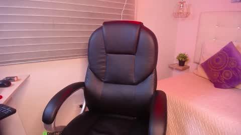 Snapshot of dulcerose01 chatting on February 24, 2025, 11:52 pm Dulce Rose online show from February 24, 2025, 11:52 pm