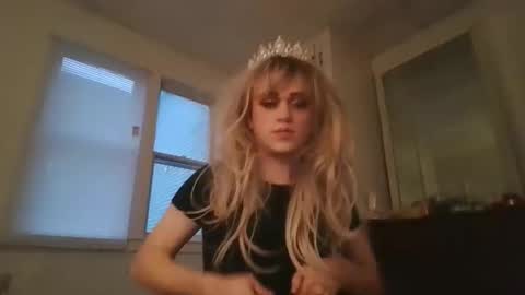 Snapshot of dulcidarling chatting on January 10, 2026, 9:41 pm Buffy Glimmers online show from January 10, 2026, 9:41 pm
