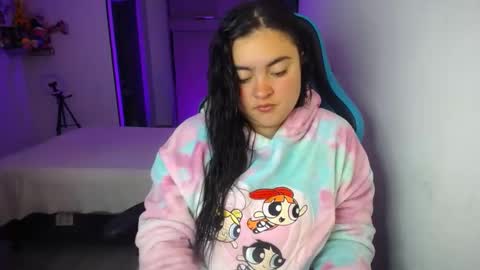 Nicole   online show from September 23, 2025, 6:49 am