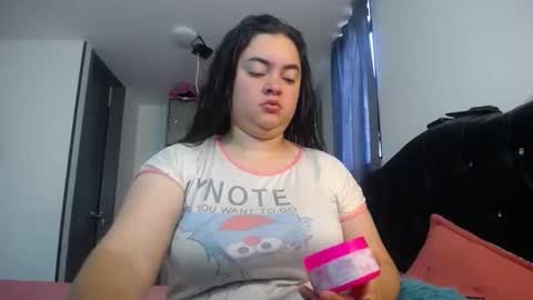 Nicole   online show from November 18, 2025, 11:25 am