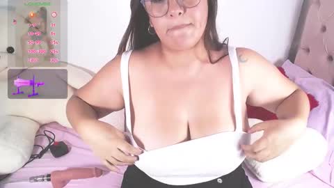 Snapshot of duna20_ chatting on February 24, 2025, 7:09 pm Emi online show from February 24, 2025, 7:09 pm