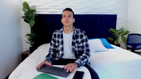 Snapshot of dustin_sonne chatting on January 28, 2025, 3:25 am Dustin Sonne online show from January 28, 2025, 3:25 am