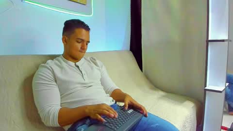 dwayne_esteven10 online show from March 7, 2026, 8:28 pm