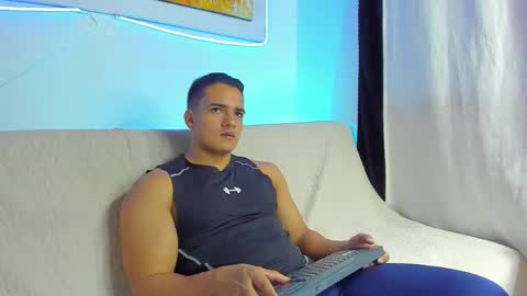 dwayne_esteven10 online show from March 8, 2026, 7:28 pm