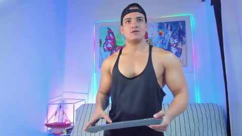 dwayne_esteven10 online show from May 14, 2026, 11:11 pm