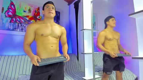 dwayne_esteven10 online show from May 19, 2026, 10:27 pm