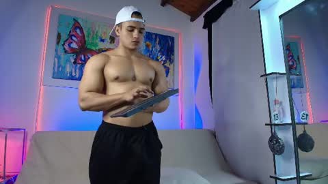 dwayne_esteven10 online show from June 12, 2026, 12:09 am