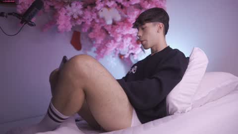 Snapshot of dwayne_xx chatting on December 27, 2024, 4:32 pm Dwayne xx online show from December 27, 2024, 4:32 pm