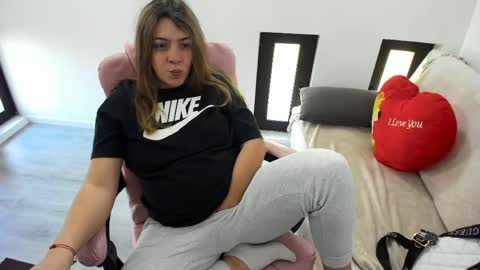 dayana online show from April 26, 2026, 5:16 am