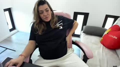 dayana online show from April 29, 2026, 4:38 am