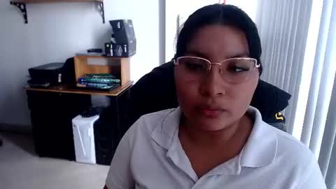 Snapshot of dyannabloom chatting on August 4, 2026, 7:49 pm online show from August 4, 2026, 7:49 pm
