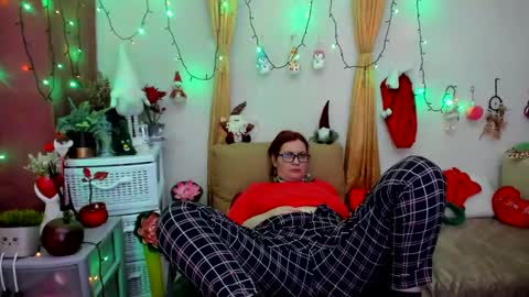 Snapshot of dyannelovee chatting on January 5, 2025, 9:14 pm Dyanne online show from January 5, 2025, 9:14 pm