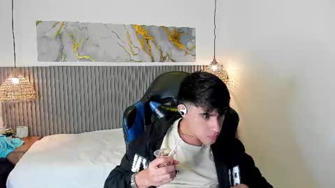 Snapshot of dyla_n18_ chatting on July 24, 2026, 7:34 pm dyla_n18_ online show from July 24, 2026, 7:34 pm