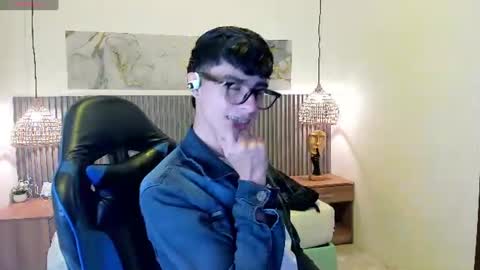 Snapshot of dyla_n18_ chatting on July 28, 2026, 7:15 pm dyla_n18_ online show from July 28, 2026, 7:15 pm