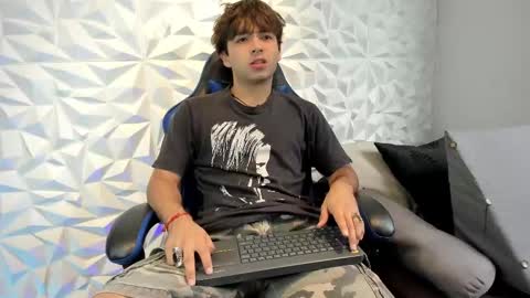 Snapshot of dylan_walton chatting on October 4, 2025, 1:42 pm Dylan online show from October 4, 2025, 1:42 pm