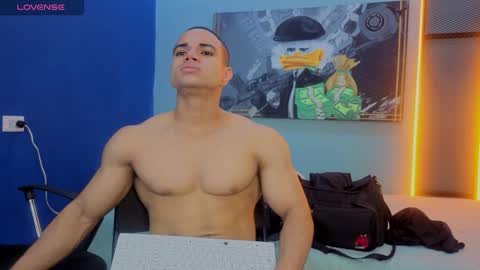 Snapshot of dylanguss chatting on October 22, 2025, 11:54 am dylanguss online show from October 22, 2025, 11:54 am