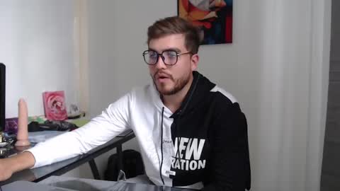 Snapshot of dylanhot10 chatting on December 9, 2024, 8:44 pm dylanhot10 online show from December 9, 2024, 8:44 pm