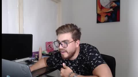 Snapshot of dylanhot10 chatting on December 19, 2024, 9:17 pm dylanhot10 online show from December 19, 2024, 9:17 pm