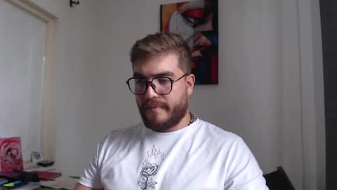 Snapshot of dylanhot10 chatting on February 25, 2025, 8:41 pm dylanhot10 online show from February 25, 2025, 8:41 pm