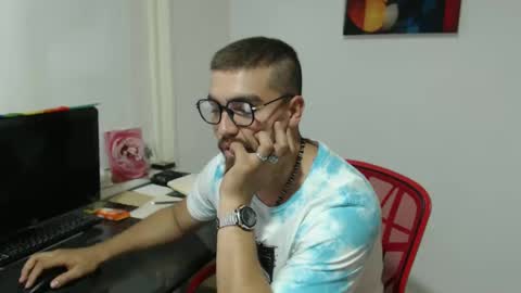 Snapshot of dylanhot10 chatting on September 18, 2025, 11:51 pm dylanhot10 online show from September 18, 2025, 11:51 pm