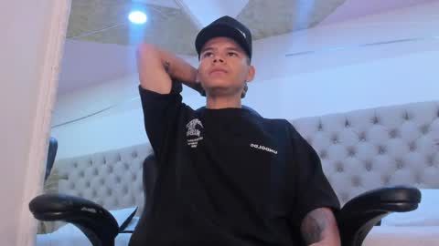 dylanroyce_ online show from April 26, 2026, 1:31 pm