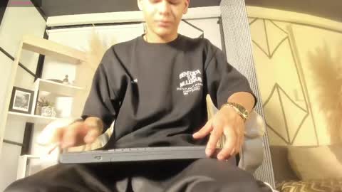 Snapshot of dylanroyce_ chatting on May 7, 2026, 1:38 pm dylanroyce_ online show from May 7, 2026, 1:38 pm