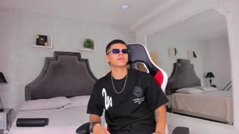 Snapshot of dylanroyce_ chatting on June 3, 2026, 2:33 pm dylanroyce_ online show from June 3, 2026, 2:33 pm