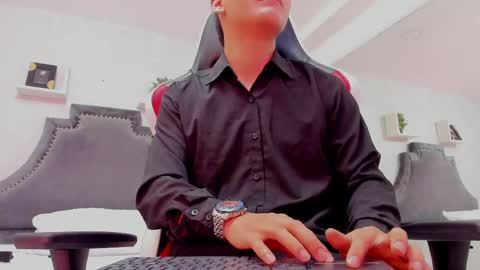 Snapshot of dylanroyce_ chatting on June 6, 2026, 4:01 pm dylanroyce_ online show from June 6, 2026, 4:01 pm