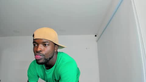 Snapshot of dylantaylor_1 chatting on February 19, 2025, 3:39 am Dylan Taylor online show from February 19, 2025, 3:39 am